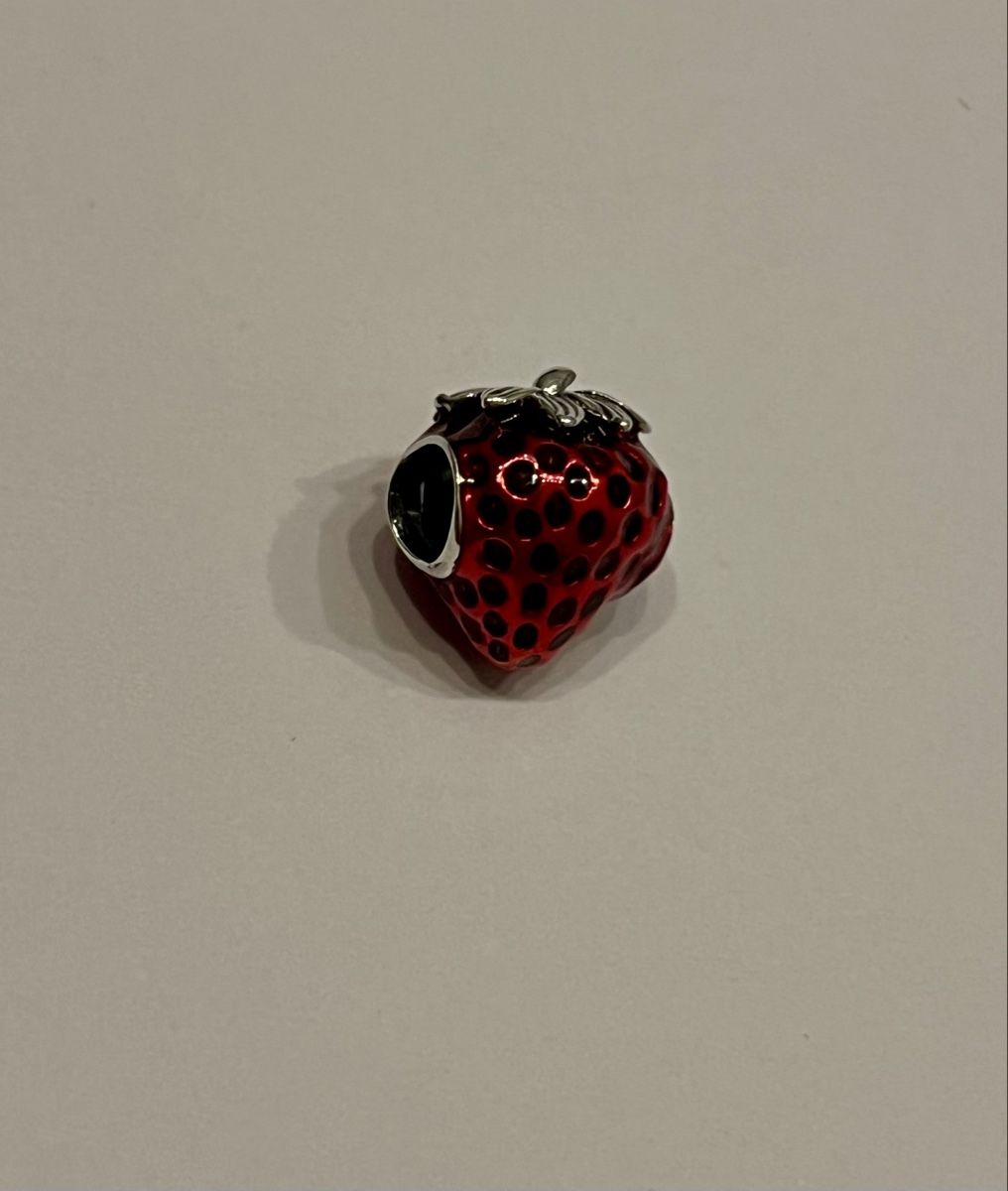 Pandora Ciondoli: Pandora Charm Erdbeere – Nuovo (secondo la descrizione) da Züberwangen venduto da Celina_Bauer