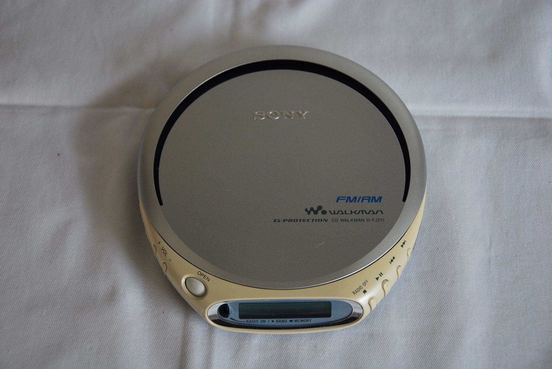 Sony Lettore multimediale portatile: SONY D-FJ 211 Discman – Usato da Biel/Bienne venduto da Mauler03