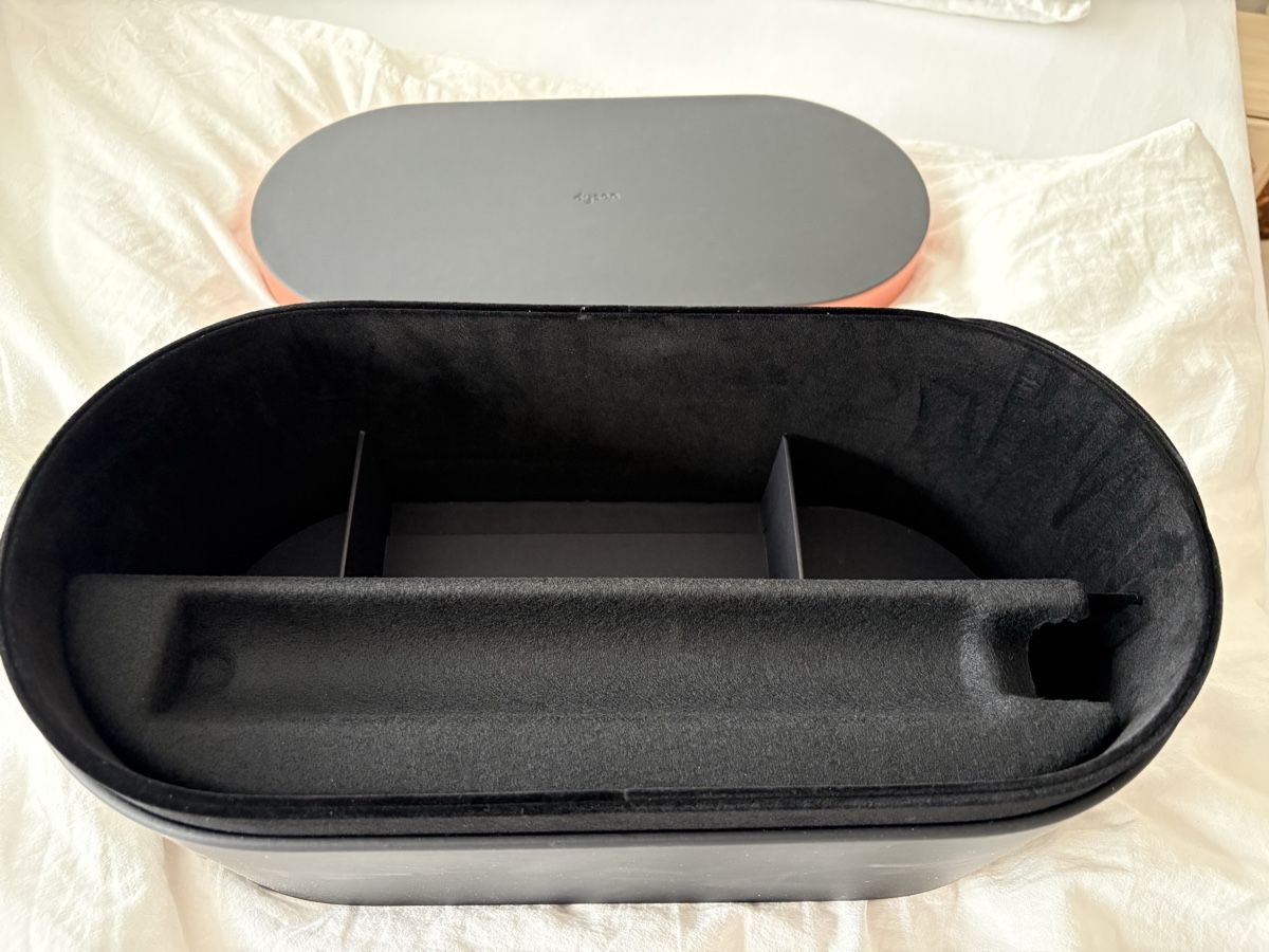 Dyson Sèche-cheveux: Dyson Box co-anda 2x – Neuf (Voir description) à Thun par _Cathy 1