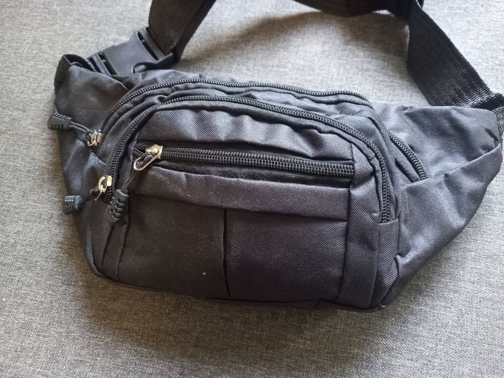 Plan B Gürteltasche Basic – 2 Große Taschen, Verstellbarer Gurt, 27x20 Cm, Schwarz – Für Stadt & Outdoor