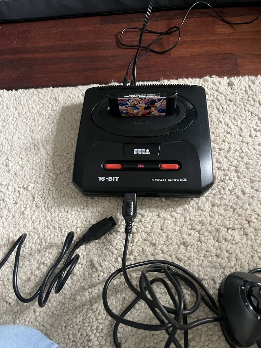 Sega Console: Sega Mega Drive 2 Konsole + 2 Controller + 1 Spiel Mickey – Usato da Baden venduto da tob_t8gw 2