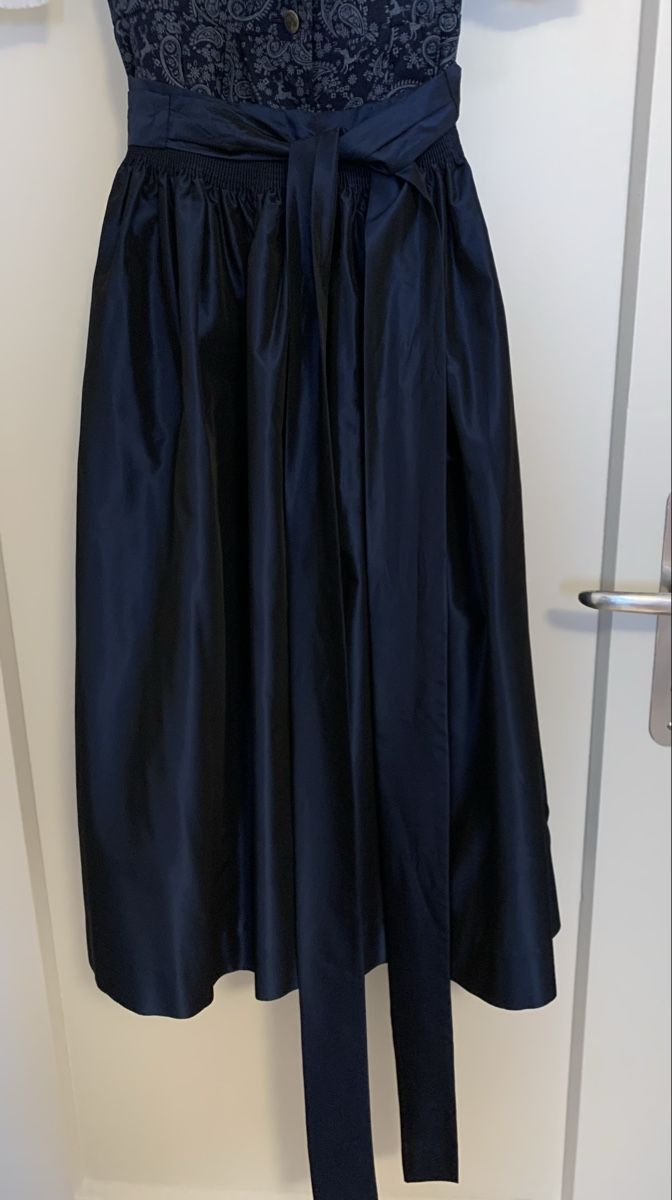 Kleider: Dirndl Gr. 38/40 mit Bluse & 2 Schürzen – Gebraucht aus Klosters von ARI1908 2
