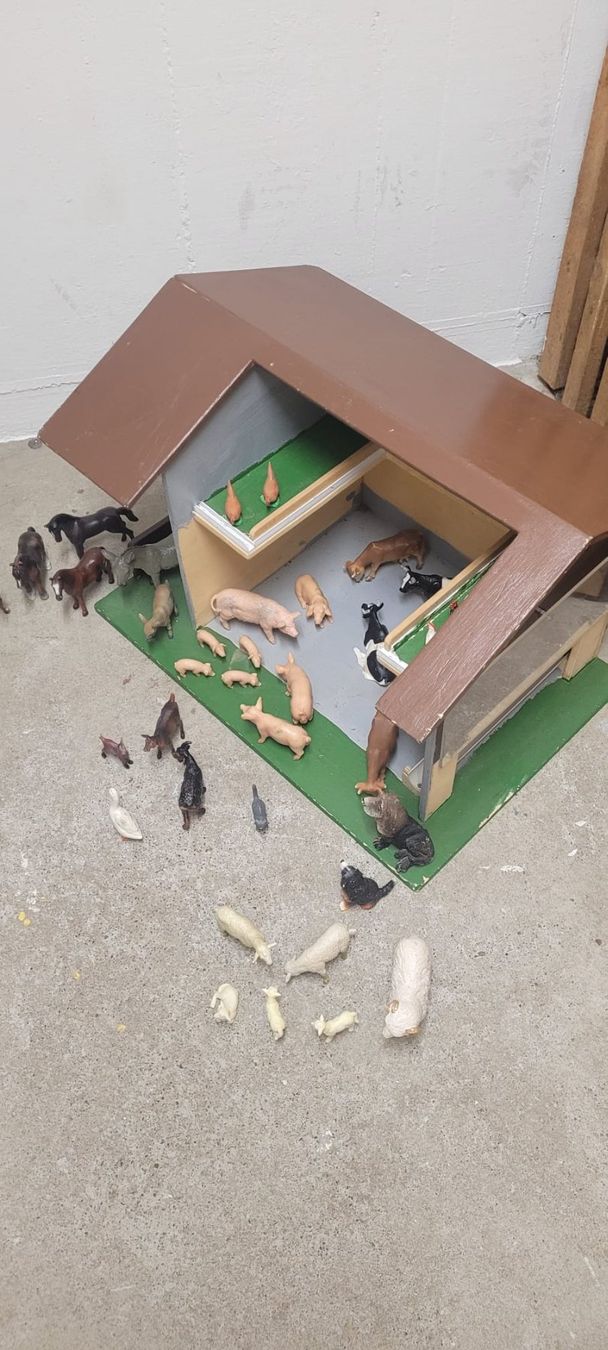 Spielzeuge: TIERLI-STALL – Gebraucht aus Zürich von yoli01