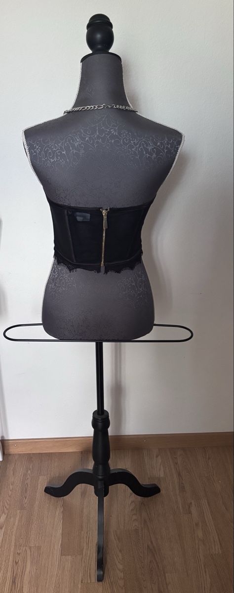 Allestimento di negozi e stand fieristici: Schaufensterpuppe Torso mit Ständer schwarz Damengrösse – Usato da Bachenbülach venduto da dav_92pq 1