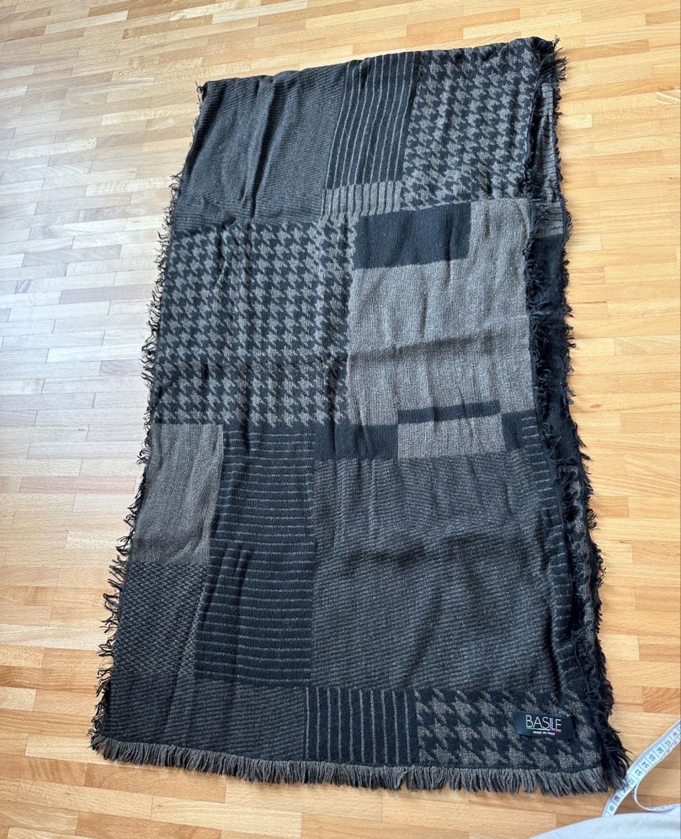Foulard & Sciarpe: Scarf Basile Patchwork Pattern Grey Made in Italy new – Nuovo e nell'imballaggio originale da Luins venduto da vvs_7kqr
