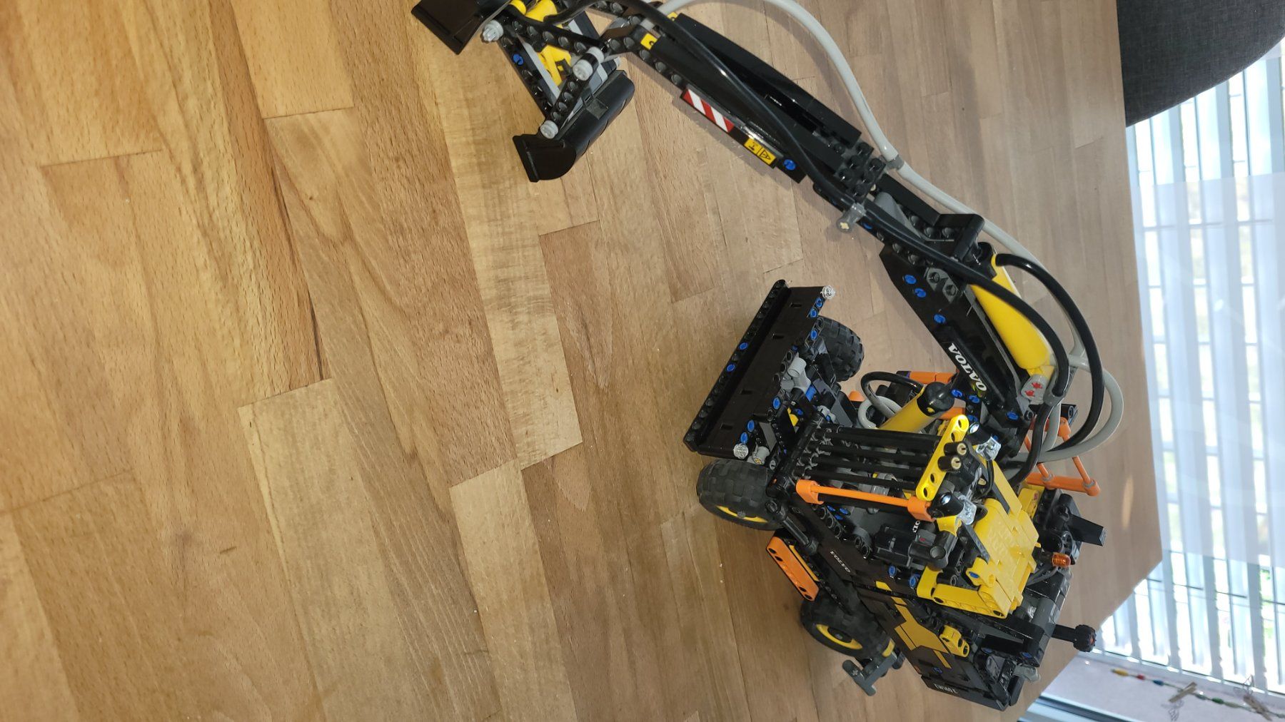 Lego Kit di costruzioni: Volvo EW160E 42053 – Usato da Olten venduto da Einwegparadies 2