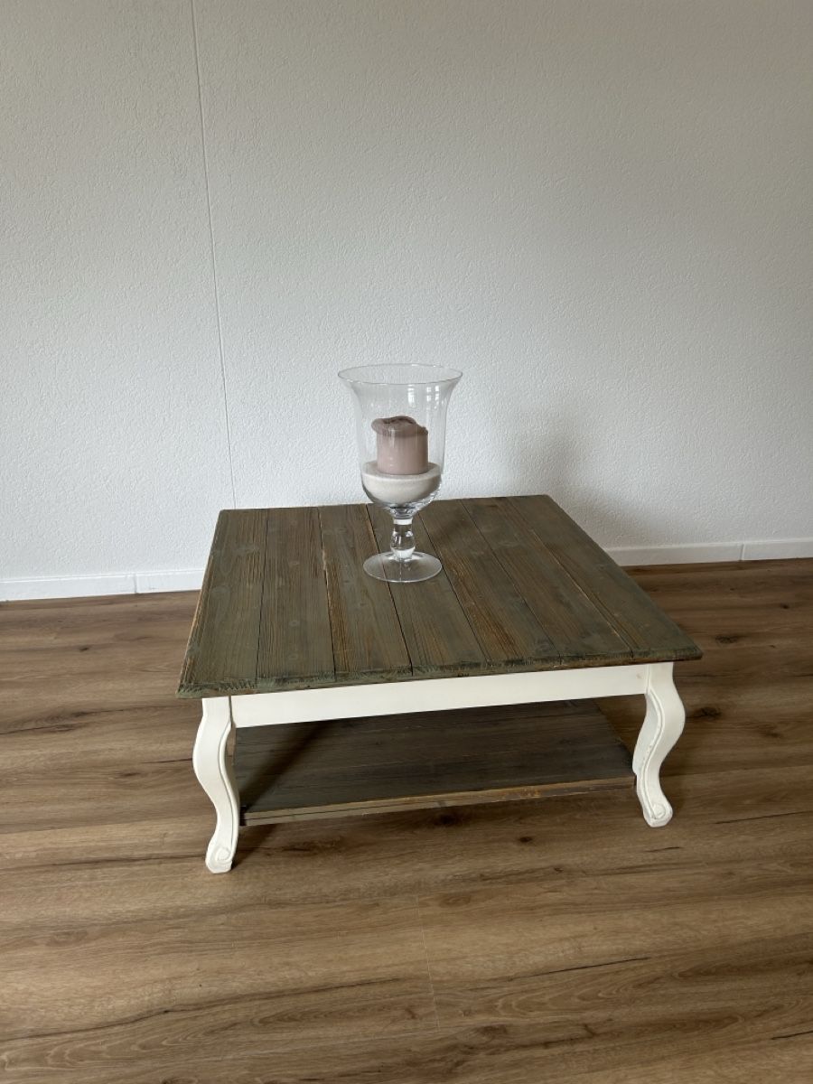 Tavoli: Rustikaler Couchtisch / Salontisch – Usato da Hausen AG venduto da Mat-Nat