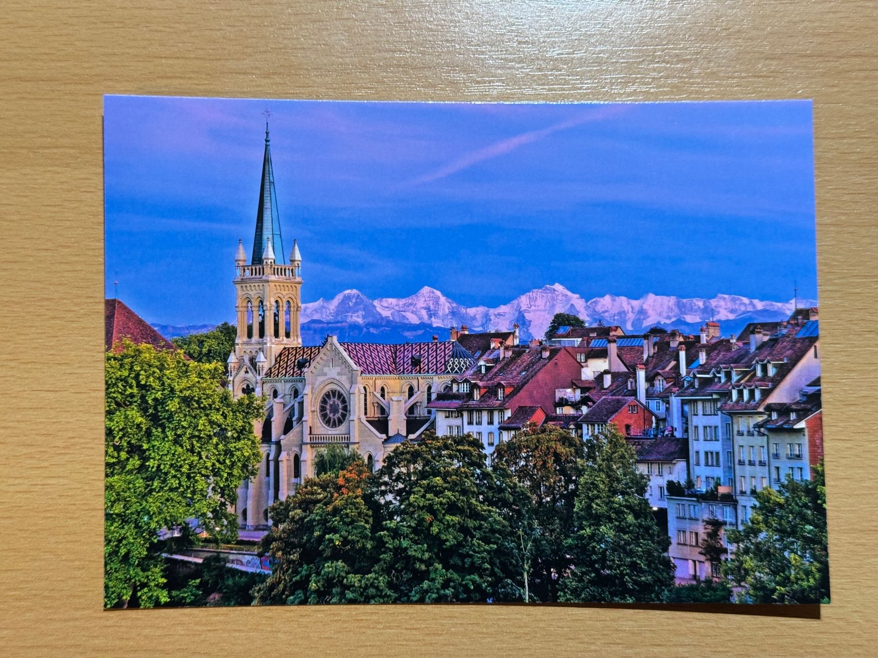 Cartoline postali: Neue Ansichtskarte Bern - Nydeggkirche & Alpenpanorama – Nuovo (secondo la descrizione) da Dietikon venduto da fairway