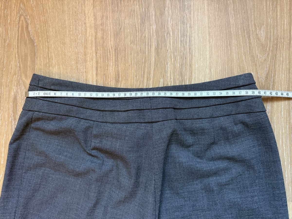 H&M Pantaloni: Pantalon classique gris H&M, t.38/M – Usato da Tavannes venduto da Thriftshop 2