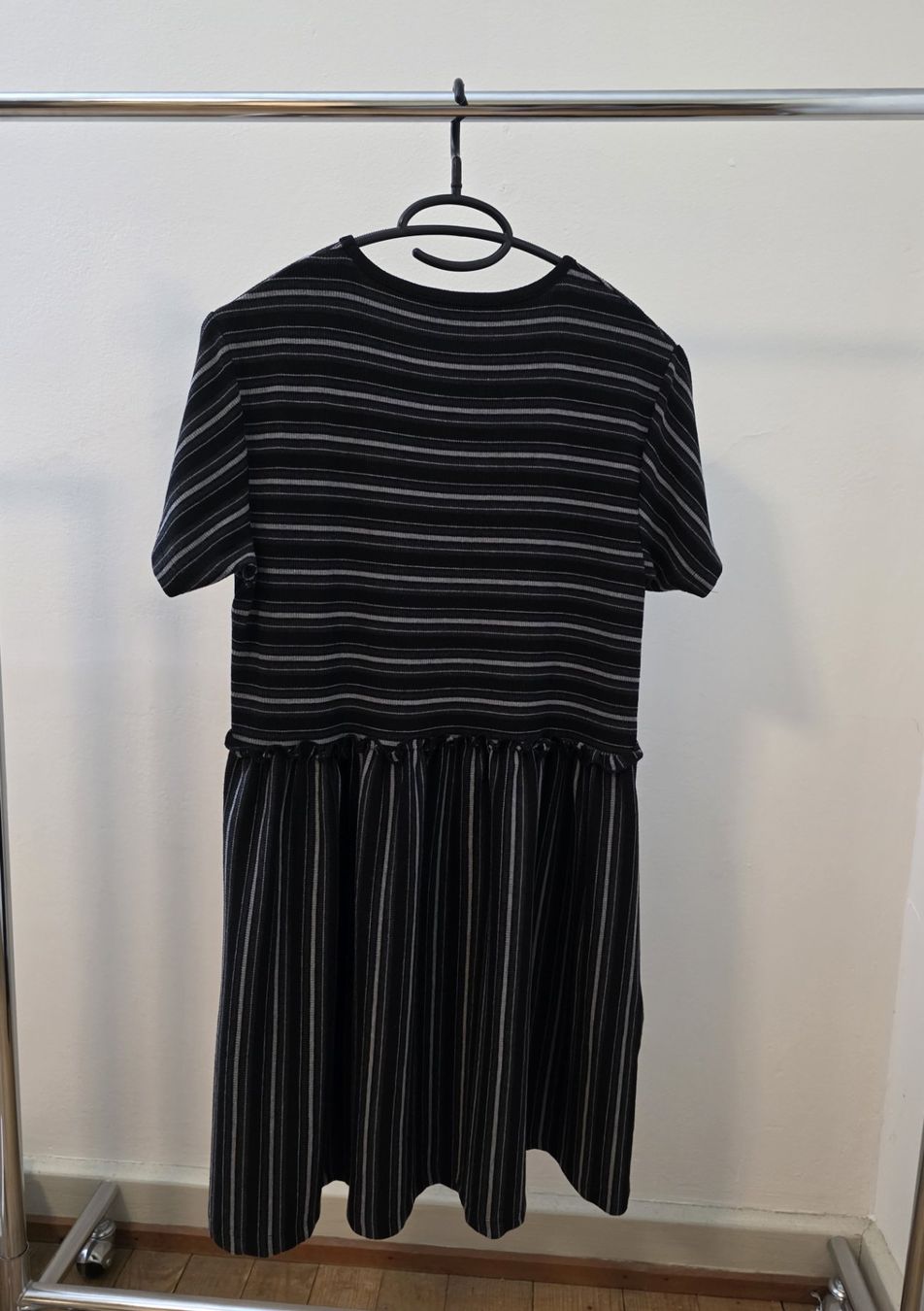 Robes: Gestreiftes Kleid Disturbia – D'occasion à Rothenfluh par sel_j856 3