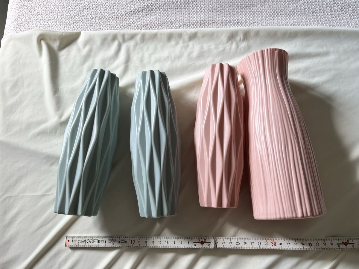 Vase & Récipients: 4 Vasen rosa und hellblau  – D'occasion à Hochdorf par Forestgreen 1
