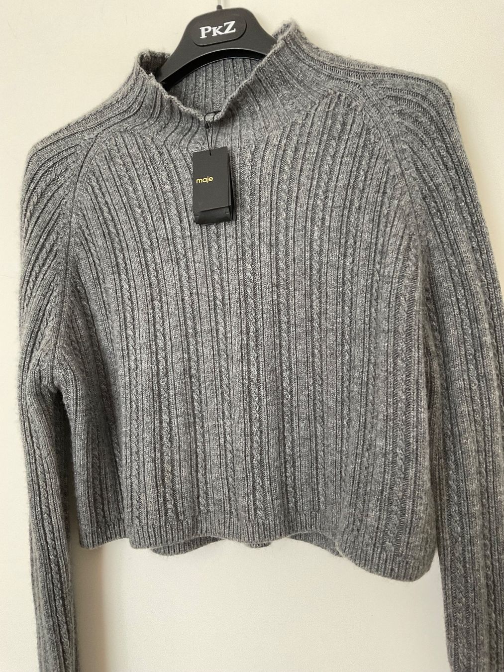 Maje Maglioni & Felpe: Maje Grobstrick Cropped Pullover Gr 38 grau NEU NP 339 – Nuovo e nell'imballaggio originale da Urdorf venduto da alda02