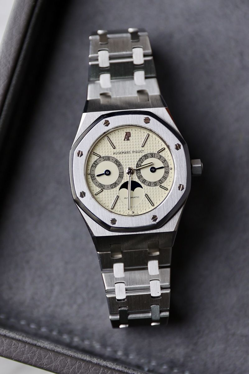 Audemars Piguet Orologi: Audemars Piguet Royal Oak Day-Date Cream Dial – Usato da Zürich venduto da Centralwatches