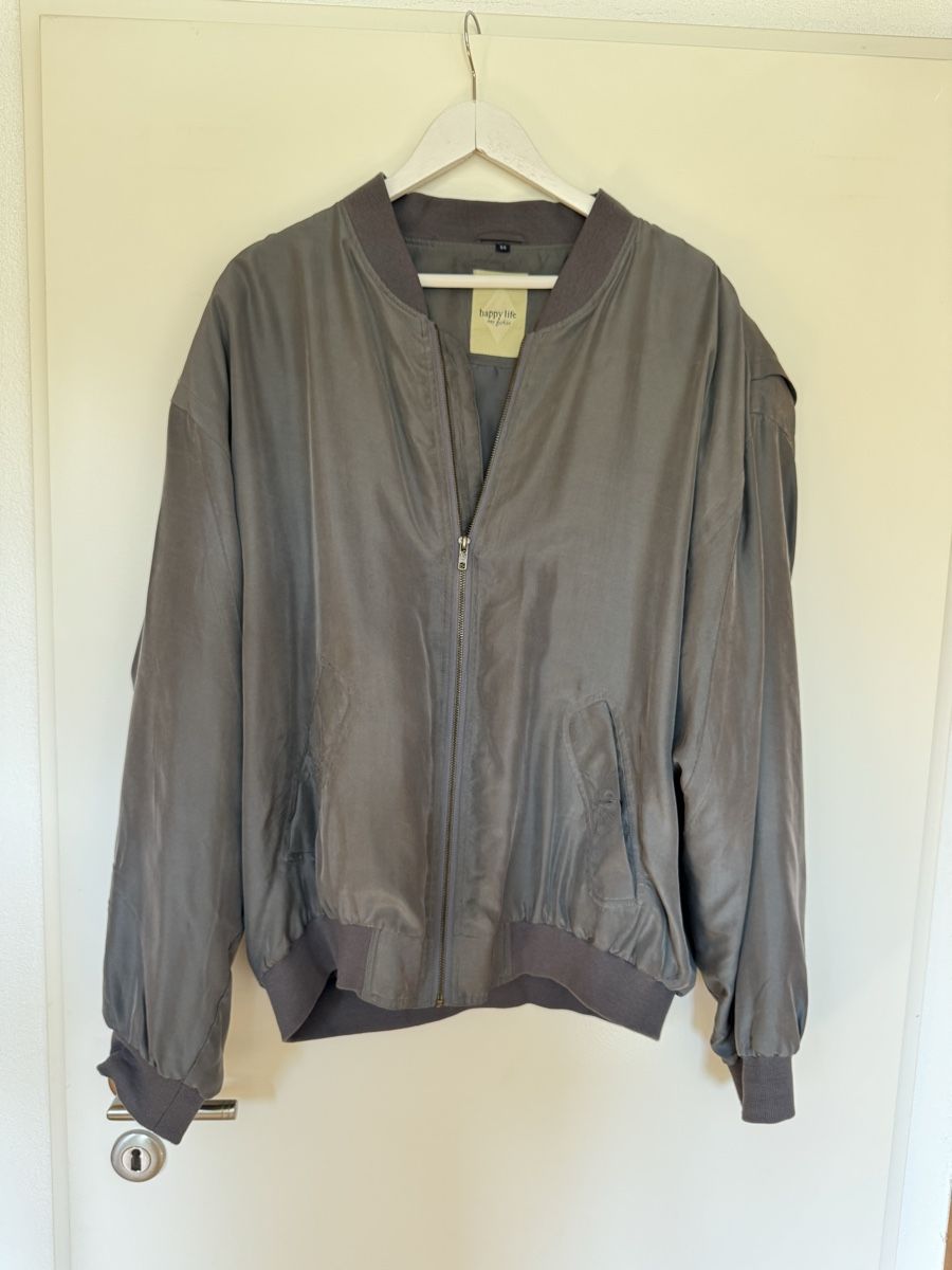 Giacche: Happy Life Bomber Jacket grey silk oversized vintage – Usato da Turbenthal venduto da elizameise