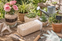 Dekosand Natur Beige im Behälter