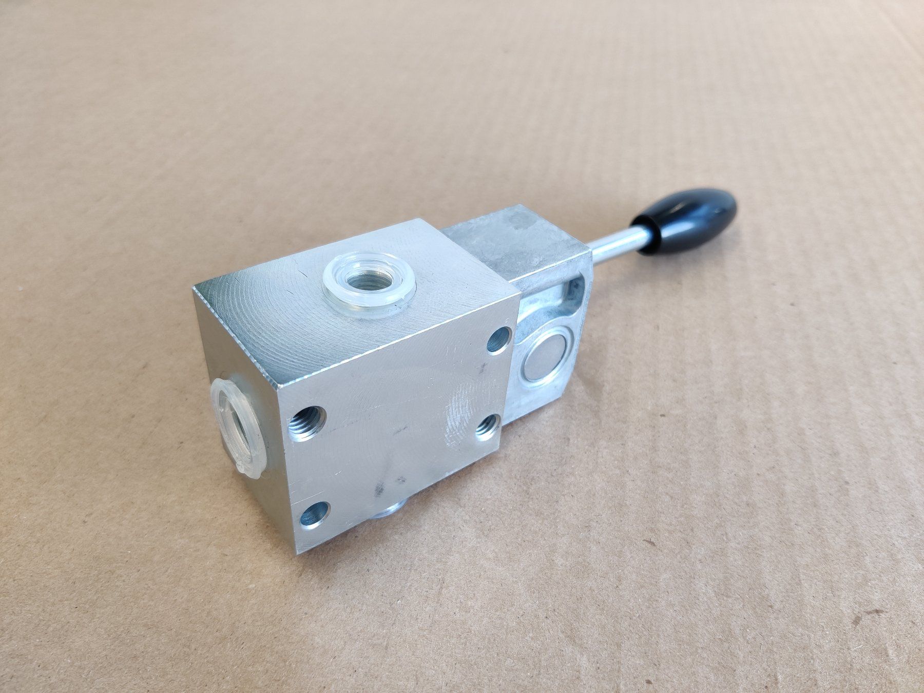 Tutte le macchine: Hawe Wegeschieber mit Handhebel 04 – Nuovo e nell'imballaggio originale da Fischbach-Göslikon venduto da Elektromech_Verkauf 1