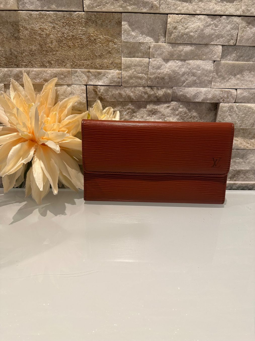 Louis Vuitton Portamonete: Louis Vuitton Long Wallet Epi - Nr. 893 – Usato da Hittnau venduto da LuxAndMore 1