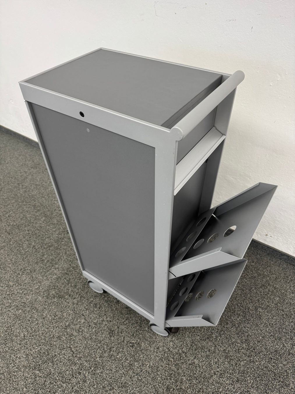 Banconi: Denz D3 Roll-Caddy Silbergrau mit Schlüssel – Usato da Schönenwerd venduto da mcofficeshop 5