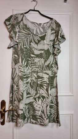 Sommerliches Kleid mit Blätterprint, Grösse 40, Top Zustand