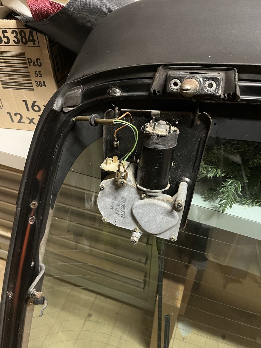 Porsche Tutti pezzi di ricambio auto: Porsche 944 Heckklappe Komplett – Usato da Tegerfelden venduto da F.Tarantino 2