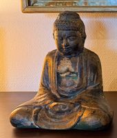 Sitzender Buddha Asien – ältere Metallfigur mit Patina