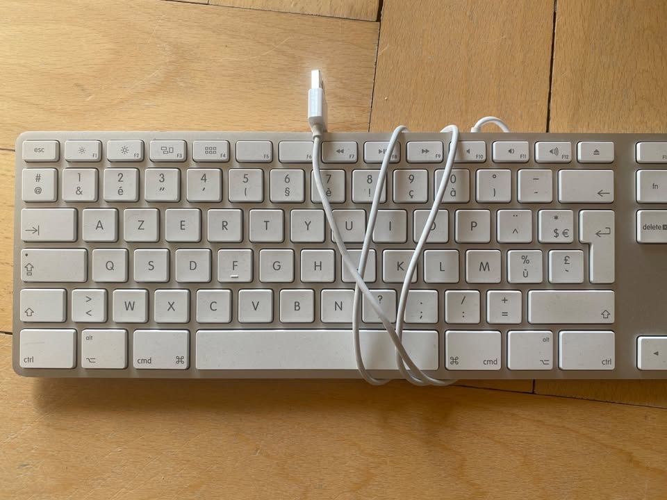 Apple Tastiere: Clavier filaire Apple – Usato da Fribourg venduto da Manssch02 1