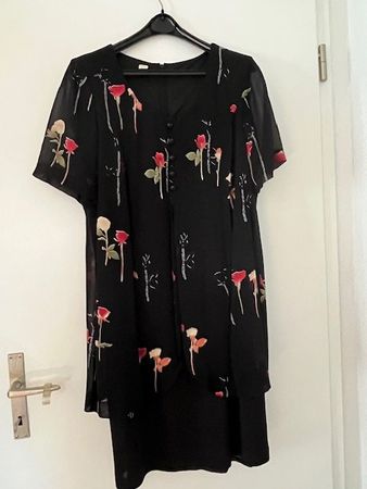 Schönes Sommerkleid, K Grösse 2, Blumenmuster, Schwarz, Top!