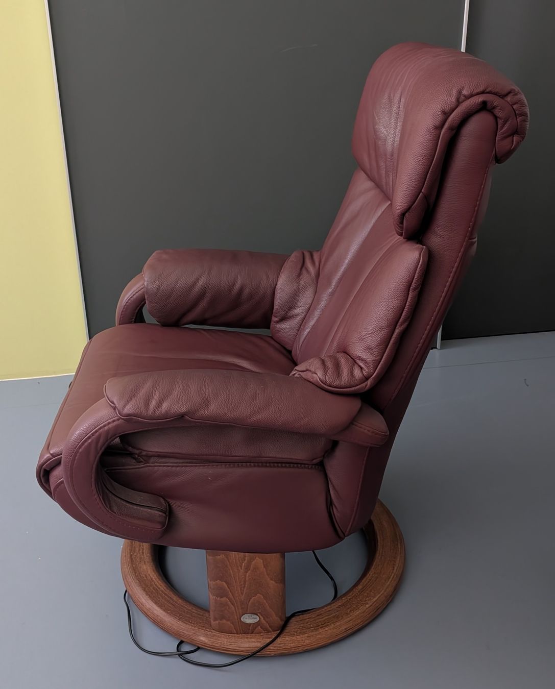 Sessel: Relax-Sessel, Leder Bordeaux, Rundfuss – Gebraucht aus Münsingen von Rehtre 3