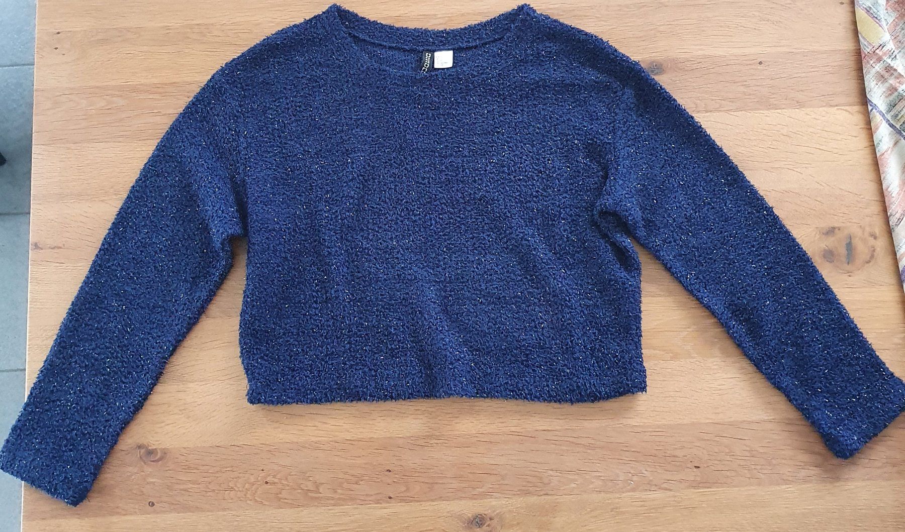 Pullover & Sweatshirts: Cropped Glitzerpullover – Gebraucht aus Zizers von Natascia.Lentini