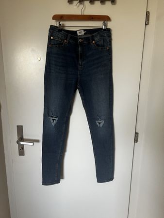 Trendige 157 Jeans Grösse 31/L Destroyed Look Damen