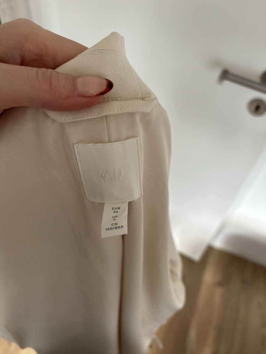 H&M Completi & Tailleur: Blazer blanc crème H&M – Usato da Zürich venduto da mps_9cp7 4