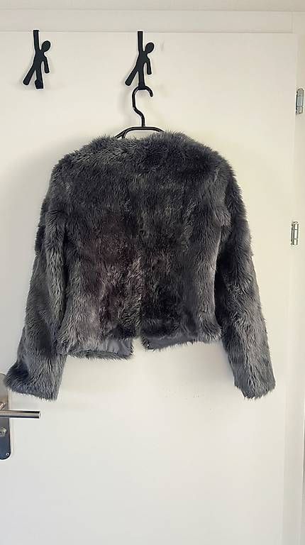 Jacken: Kunstfell Jacke  – Gebraucht aus Bern von che_kgn9 1