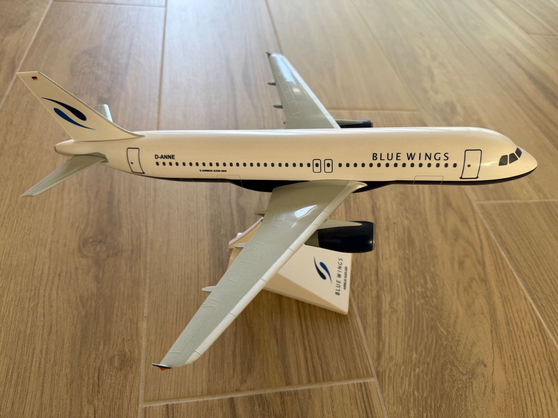 Airbus Kit di modellismo & Modellini statici: Flugzeugmodel Bluewings D-ANNE 1:100 A320 – Usato da Kloten venduto da Stefan-74