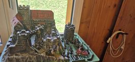 Über 20 Stk. WARHAMMER Figuren + Burg