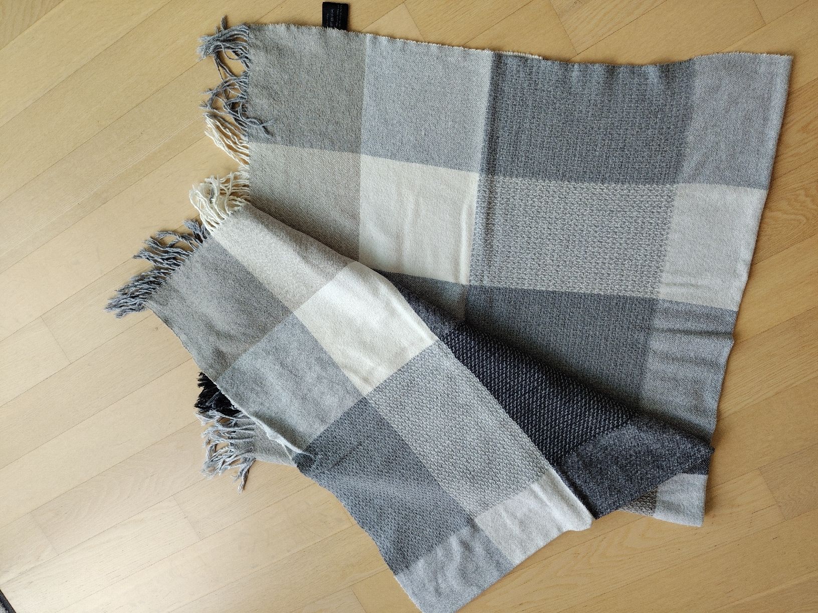 Decken: Sofa Decke Karo Grau/Beige – Gebraucht aus Buchrain von QueenyHE51 2