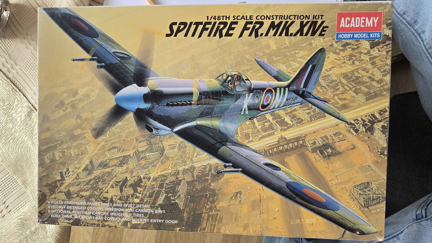 Academy Modellbausätze & Standmodelle: Modellbausatz Spitfire FR.Mk.IXE Academy 1/48 gebraucht – Neu und originalverpackt aus Balsthal von cri_8tqn