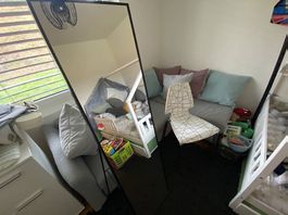 Komplettes Möbel-Set  Sofa + Spiegel + 2 Stühle  CHF 50.