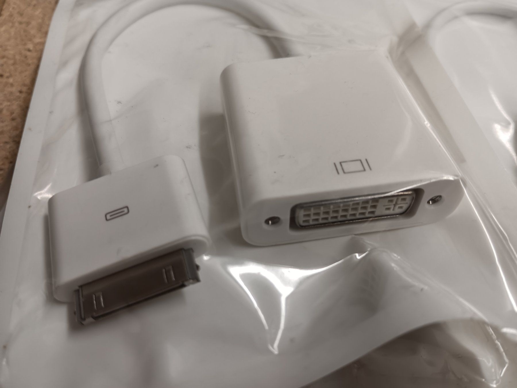 Unità & Adattatore: Kompatibler No-Name Adapter DVI auf Dock Connector – Usato da Ermatingen venduto da rik4rdo