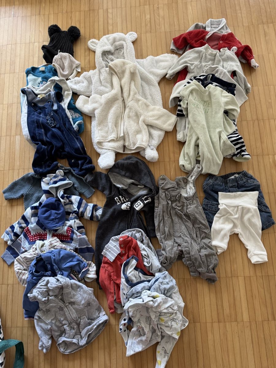 Lotti di vestiti: Kleiderpaket 56 eher Herbst/Winter – Usato da Aarau venduto da belpin