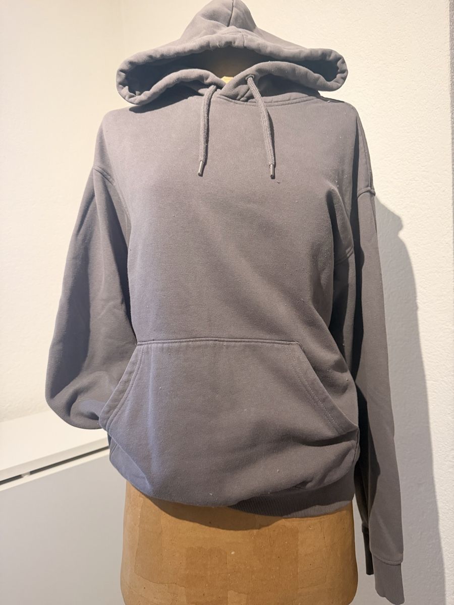H&M Maglioni & Felpe: Sweat à capuche H&M gris, taille M – Usato da chamoson venduto da agr_y2m5 2
