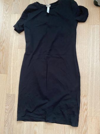 Robe noire H&M taille S, basique été 👗🖤