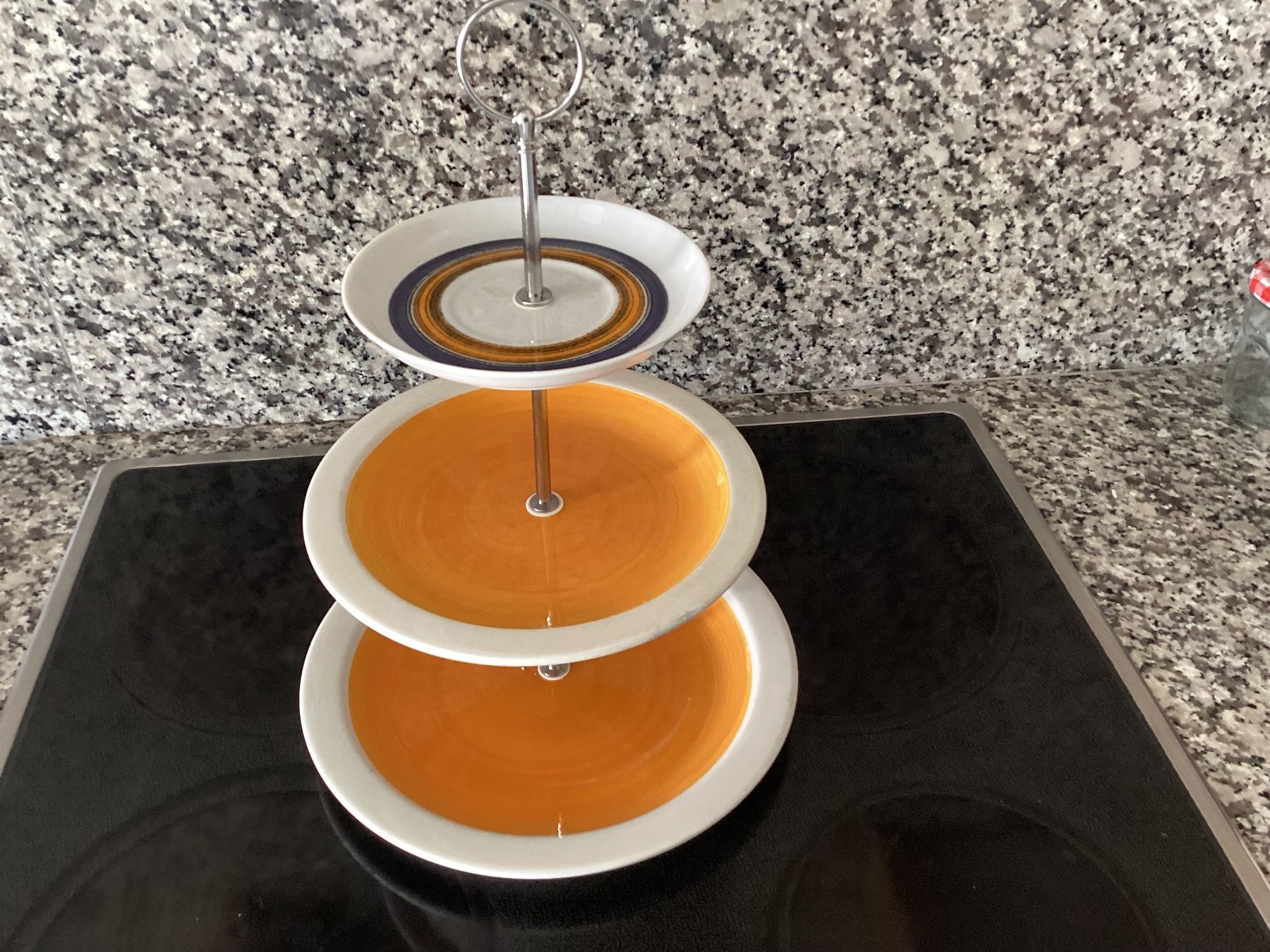Assiettes: 3 stöckige Etagere – Neuf (Voir description) à Minusio par scotch111