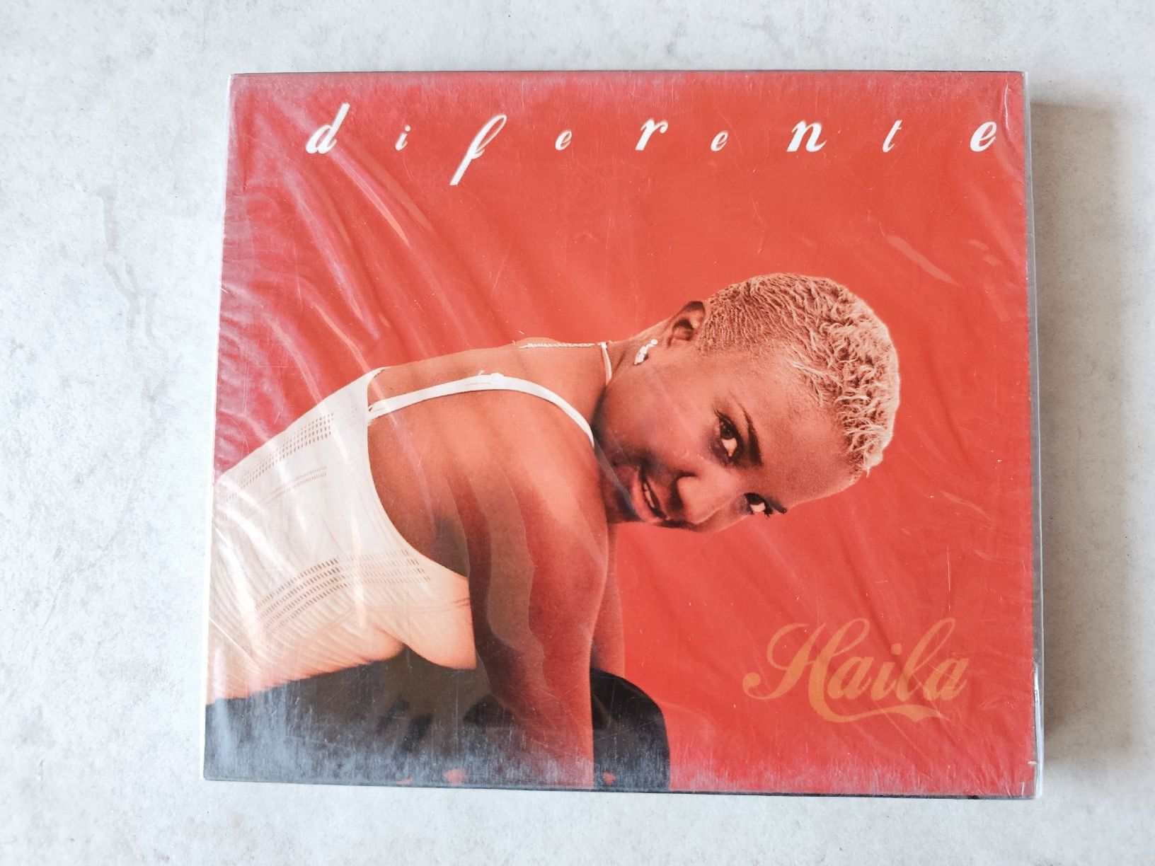 CD: Haila  -  Diferente  /  Fabrikneu – Nuovo e nell'imballaggio originale da Schneisingen venduto da backstore24