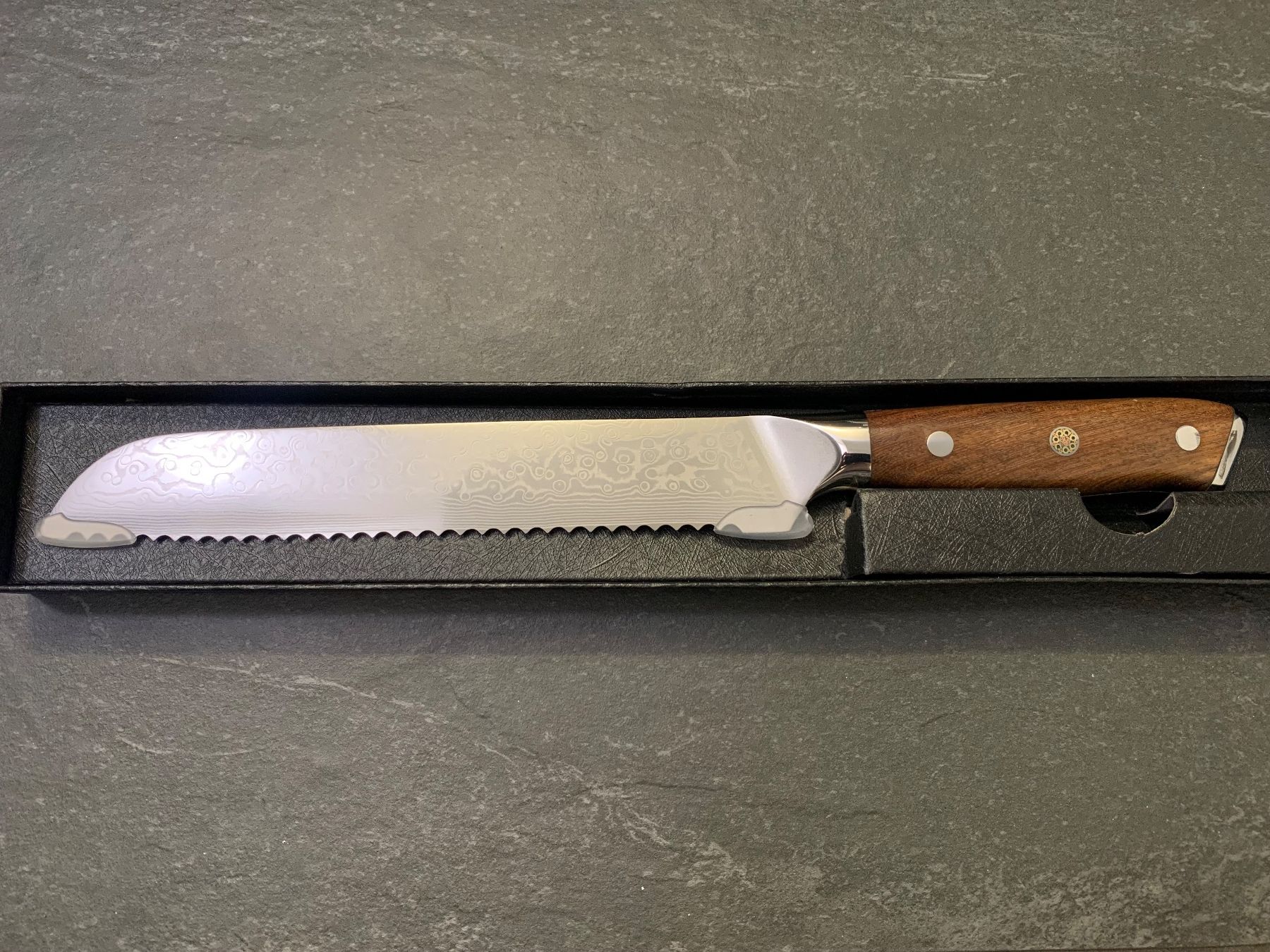 Coltelli da cucina: Brotmesser mit Holzgriff – Nuovo e nell'imballaggio originale da Aarburg venduto da 2..0