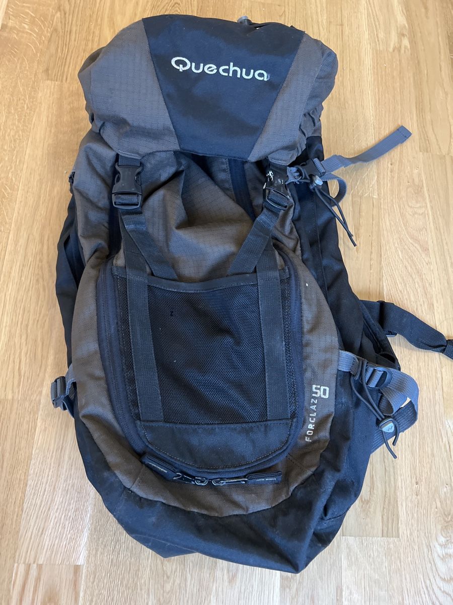 Decathlon Zaini: Sac à dos Quechua Forclaz 50L – Usato da Genève venduto da