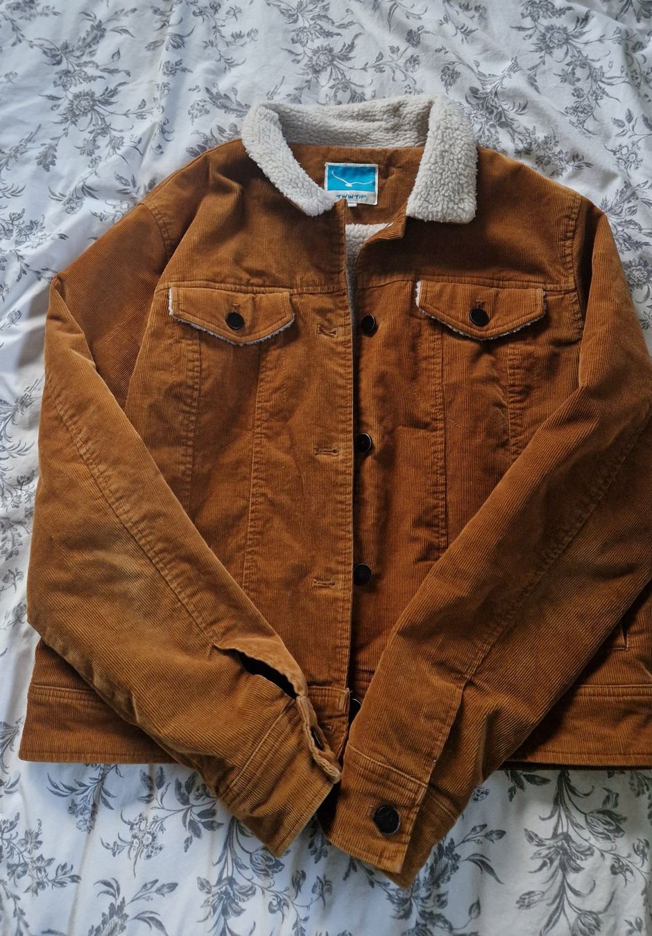 Vestes: Cordjacke mit Teddyfutter braun – D'occasion à Grabs par lua_9h2f 1