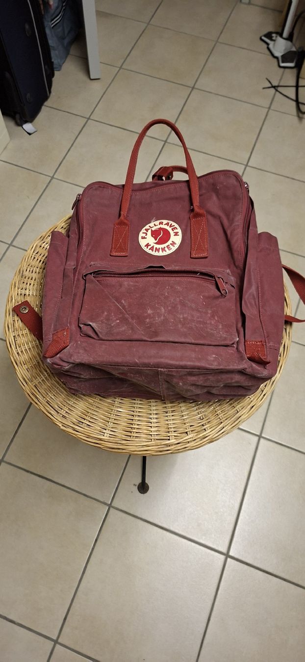 Fjällräven Zaini: Fjällräven Rucksack Beere  – Usato da Männedorf venduto da Spargeluno