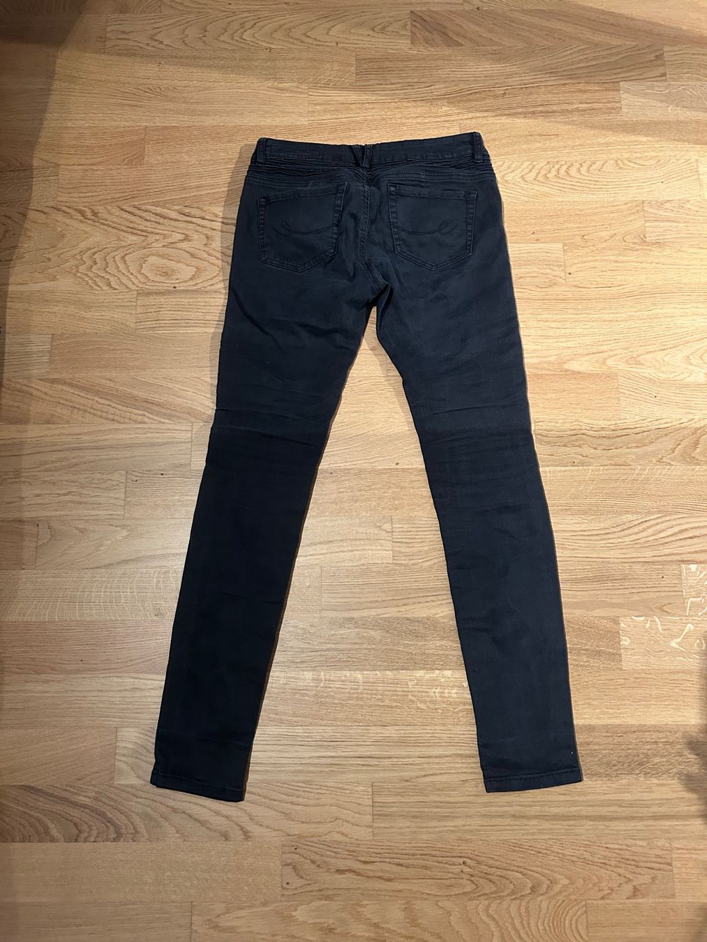 Esprit Pantaloni: Esprit Schwarze Jeans, Slim Fit, Grösse W34 L32 – Usato da Basel venduto da sab_tq66 1