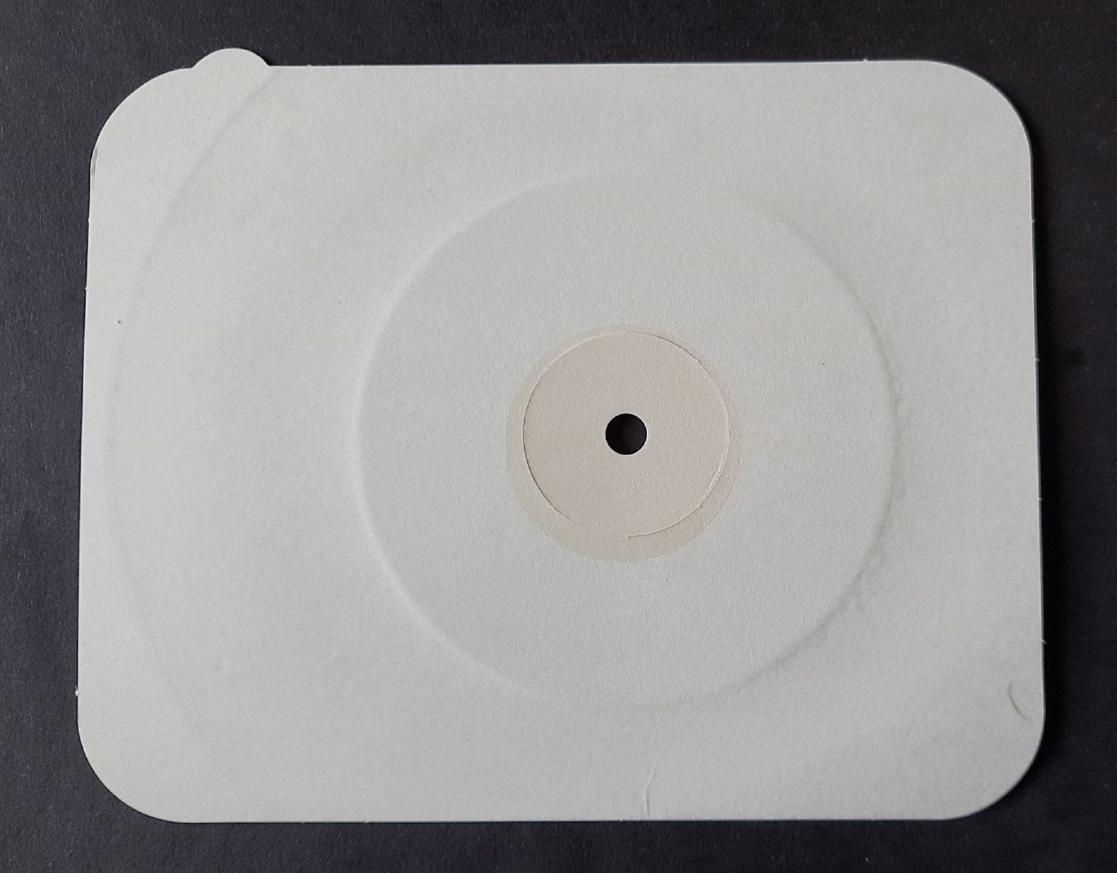 Tutti i francobolli: 10-10-4 Bloc spécial "Disque vinyle" ET 4.9.2014 – Usato da GENEVE venduto da Pjeronimo 1