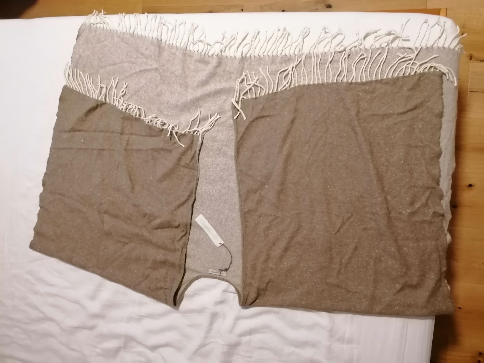 Sonstige Kleidung & Accessoires: Kaschmirmix Poncho von Alda Perretti – Neu (gemäss Beschreibung) aus Schönenbuch von sop_n7zd 1